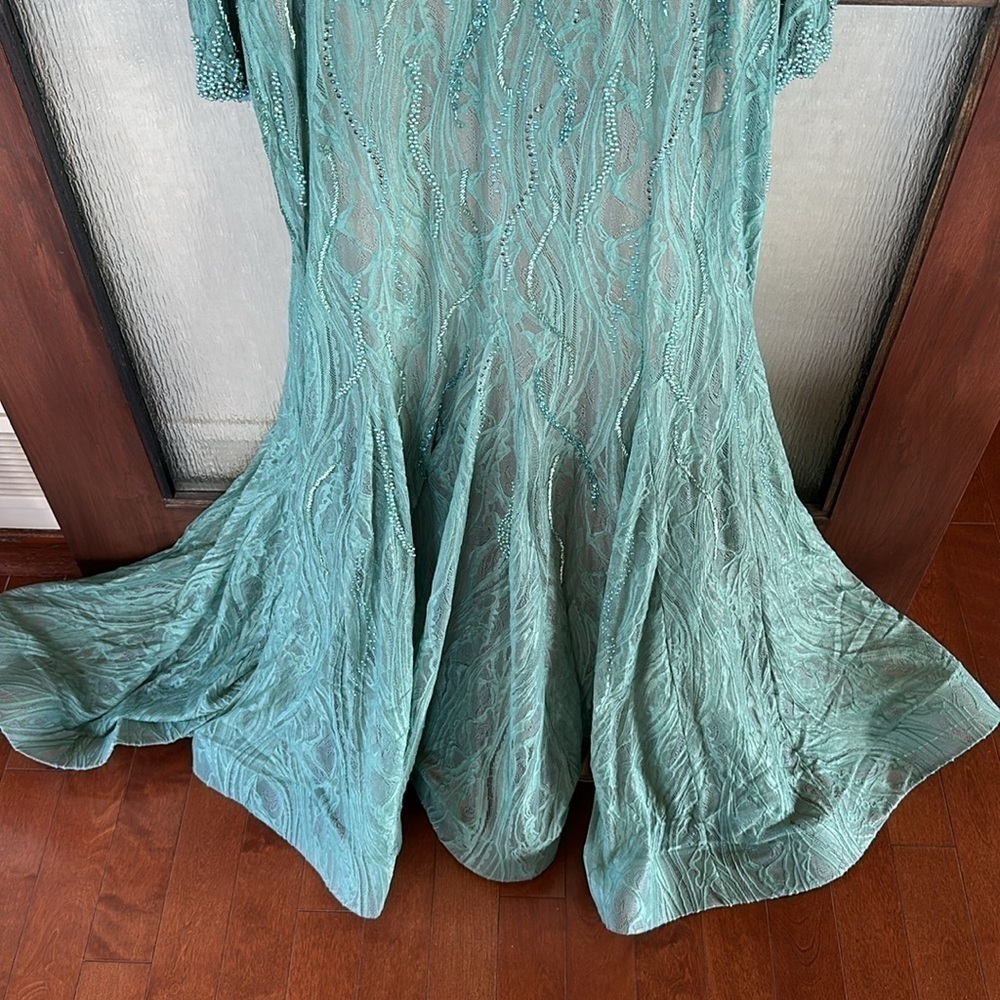 Mac Duggal Beaded Illusion Long Sleeve Plunge Neck Gown size 4 sold out… - Picture 9 of 15